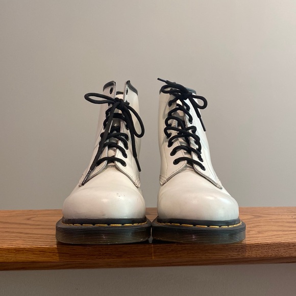 1460 Women's Smooth Leather Lace Up White Dr Martens Boots (best